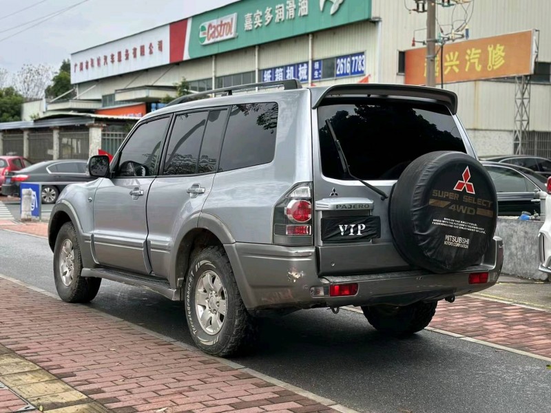 广州10年三菱帕杰罗8