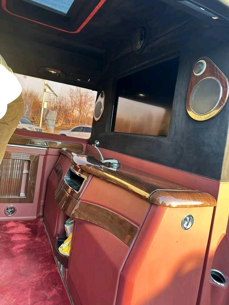 邢台17年奔驰威霆4