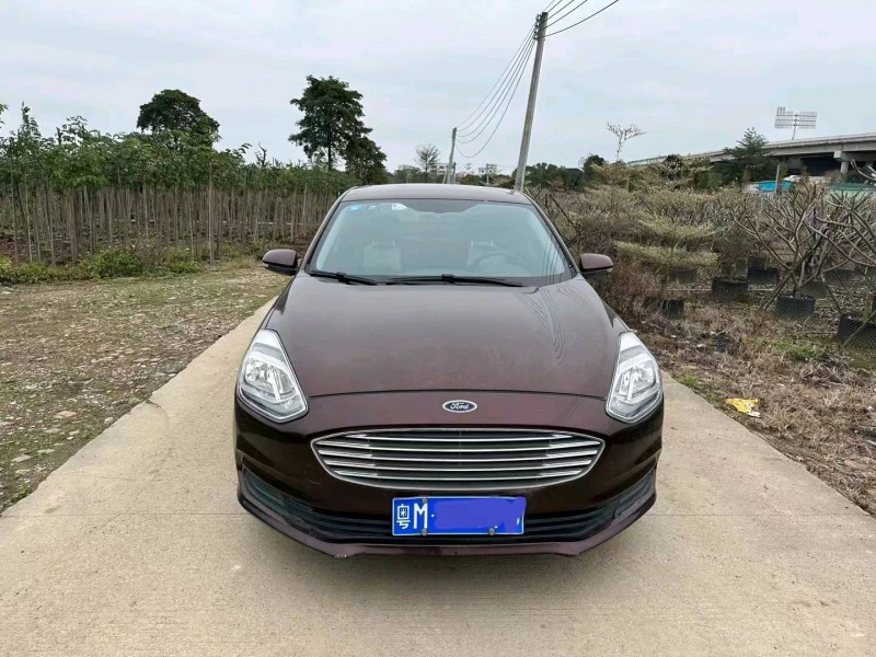 中山19年福特福睿斯9