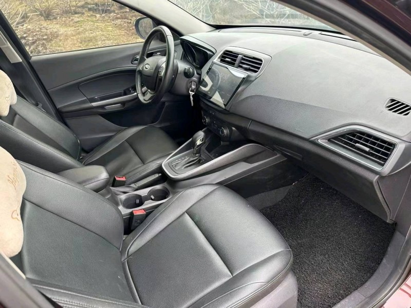 中山19年福特福睿斯5