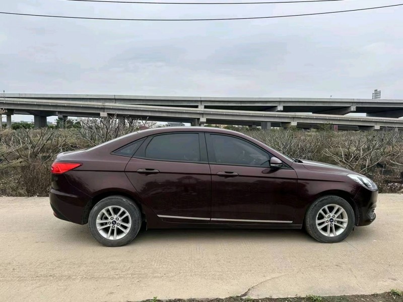 中山19年福特福睿斯3