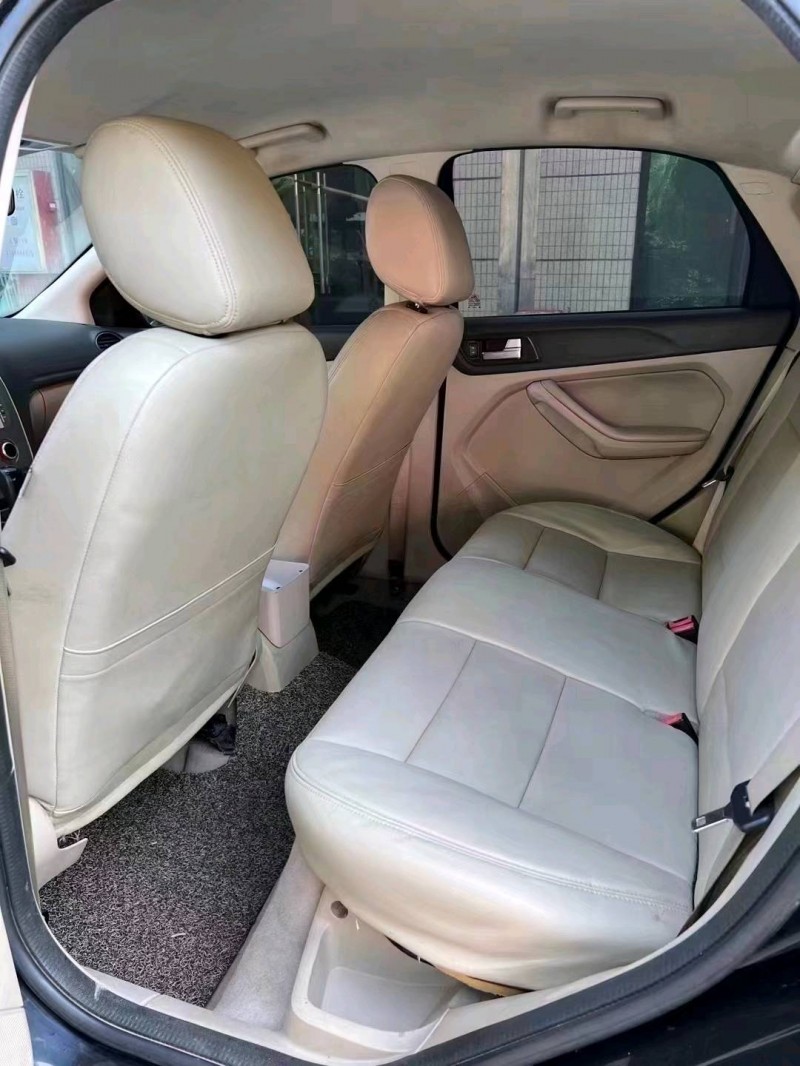 中山14年福特福克斯7