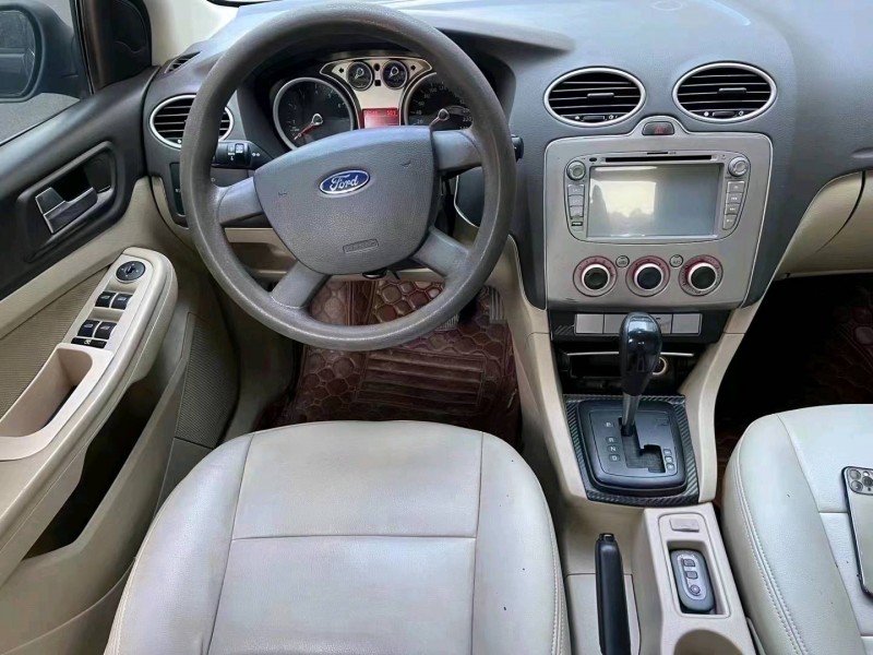 中山14年福特福克斯8