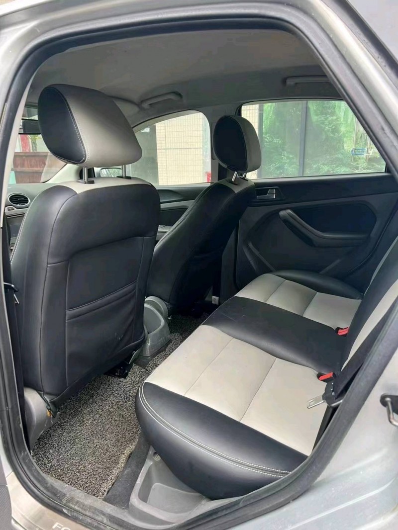 中山11年福特福克斯7