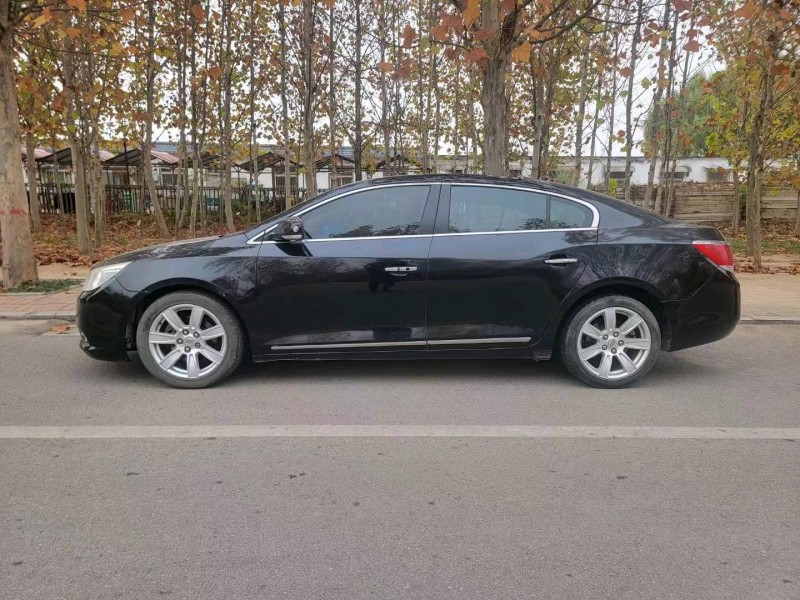 枣庄10年别克君越3