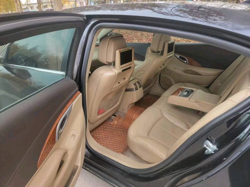 枣庄10年别克君越6