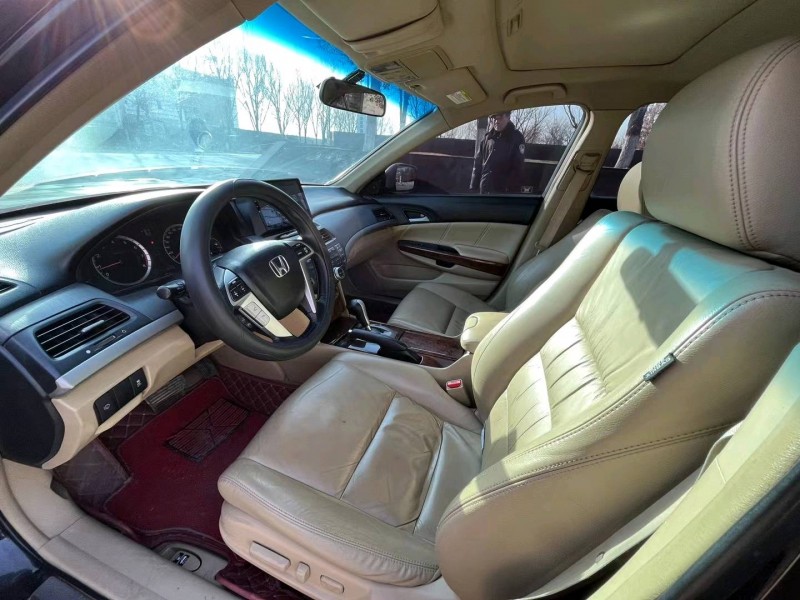 沈阳11年本田雅阁8