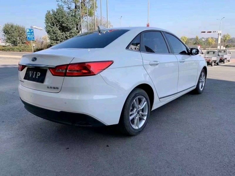 宜春21年福特福睿斯8