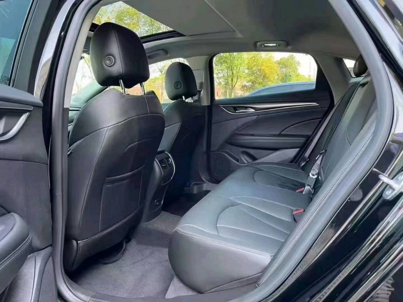 宜春21年别克君越6