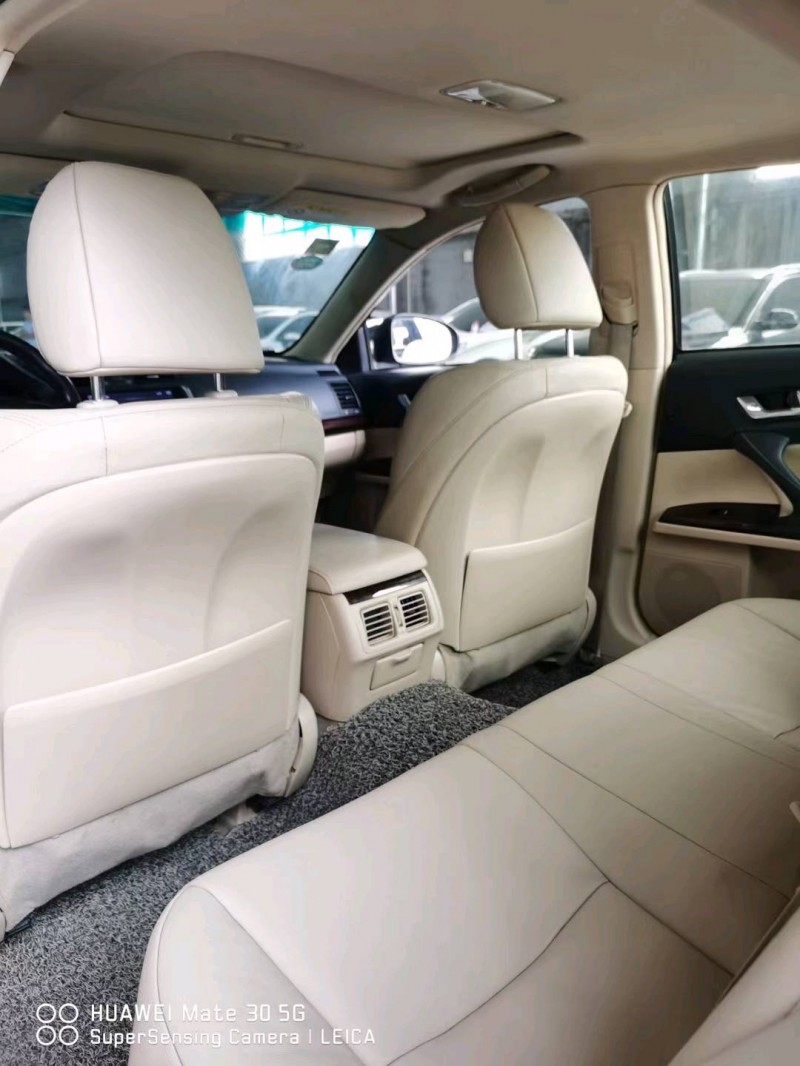 保定13年丰田锐志8