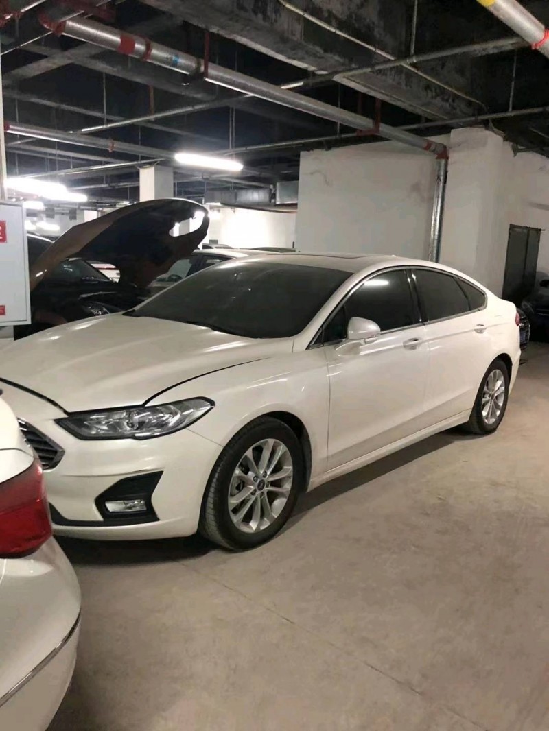 重庆20年福特蒙迪欧4