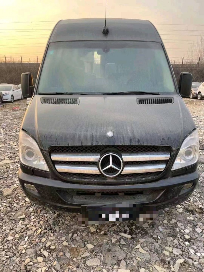 临沂12年奔驰斯宾特1