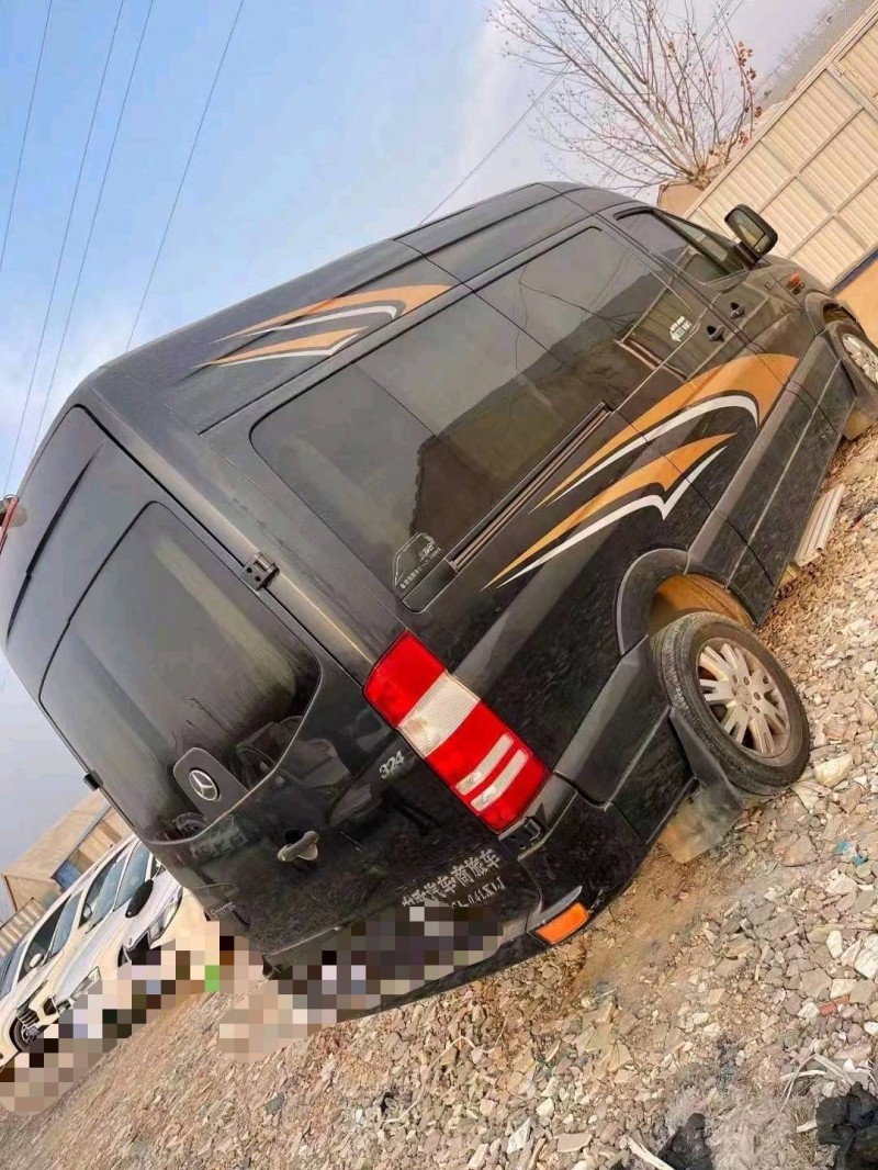 临沂12年奔驰斯宾特8