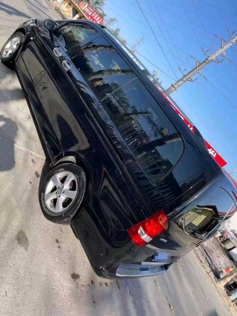 临沂17年奔驰威霆3