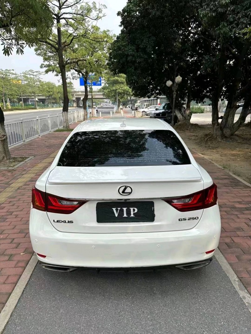 广州12年雷克萨斯GS9