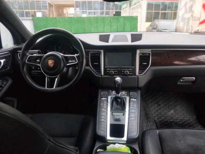 东营15年保时捷Macan1