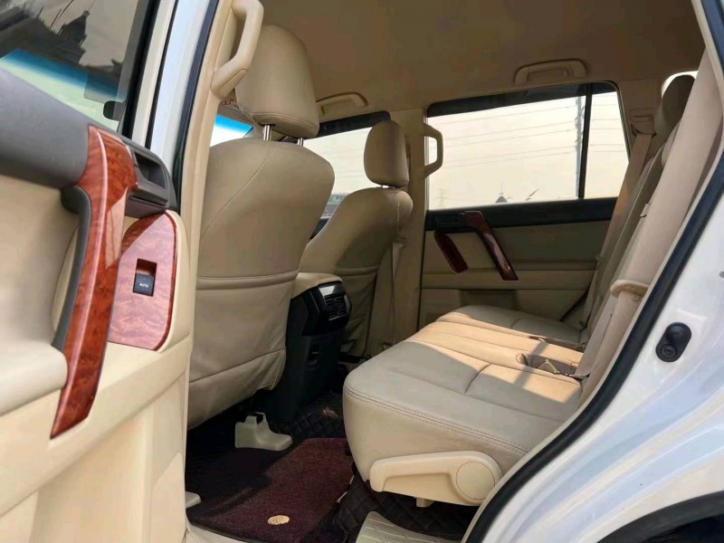 北京16年丰田普拉多4