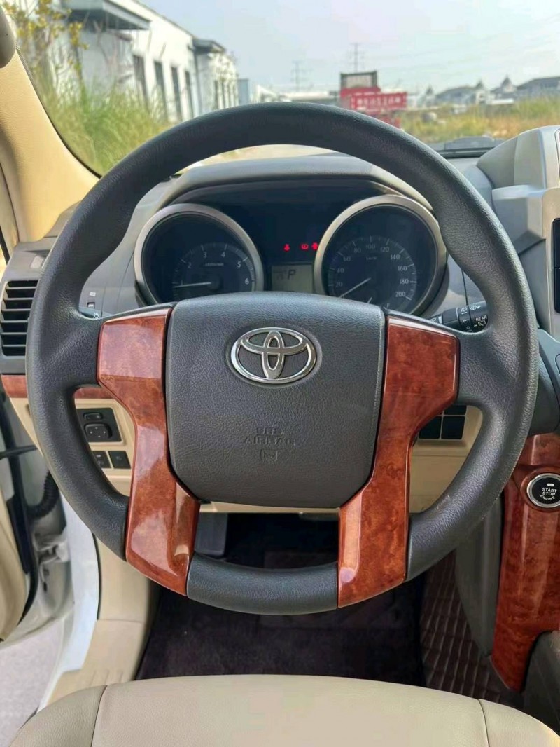 北京16年丰田普拉多8