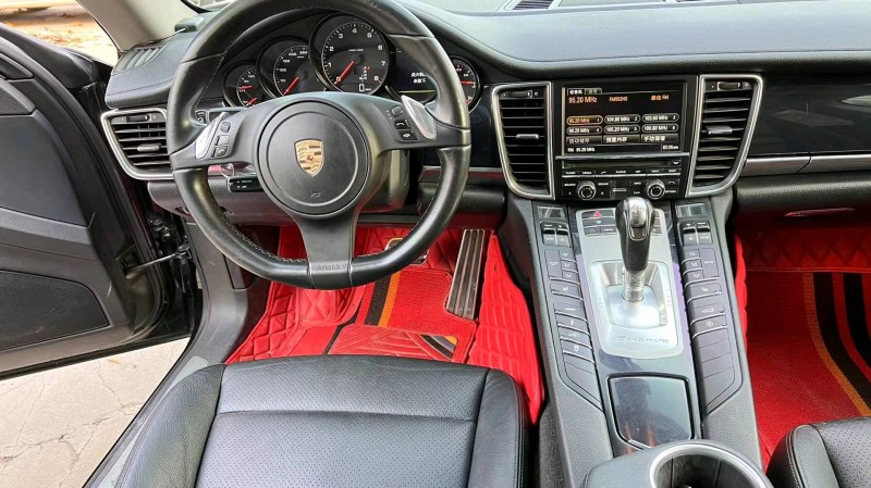 邯郸12年保时捷帕拉梅拉5