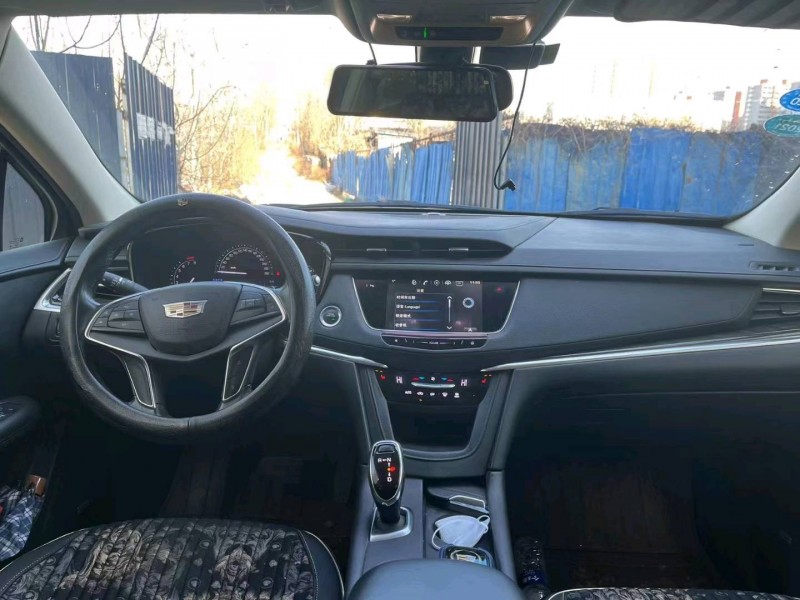 保定17年凯迪拉克XT57