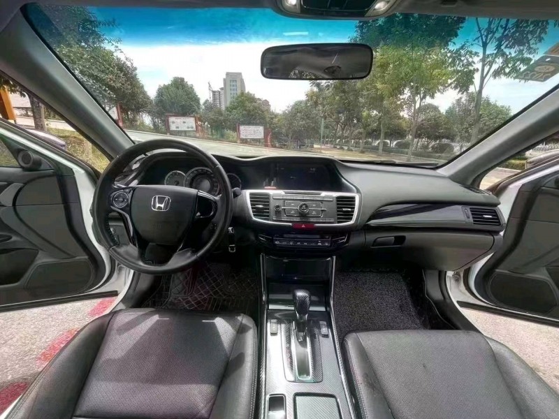 宜昌16年本田雅阁8