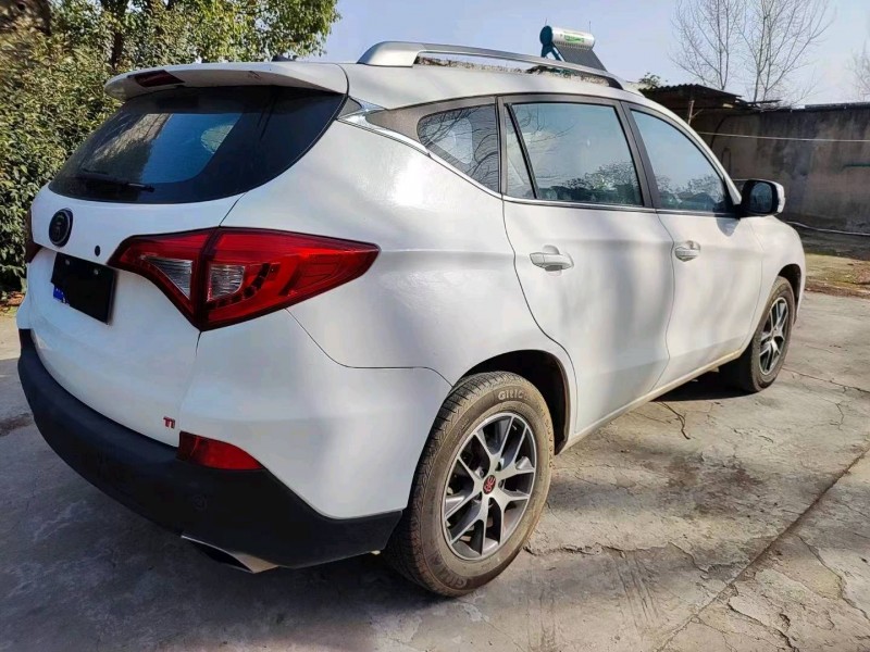 武汉17年比亚迪宋5