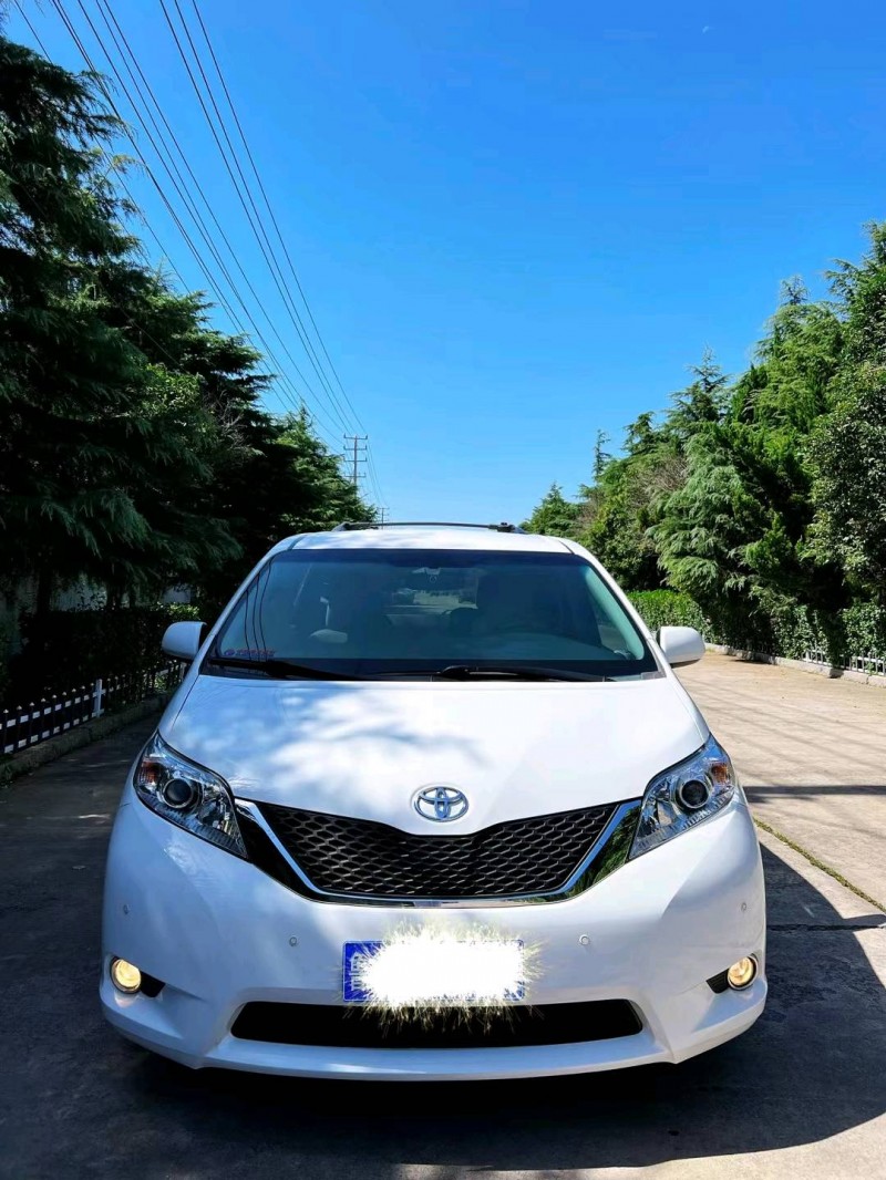 潍坊15年丰田塞纳1