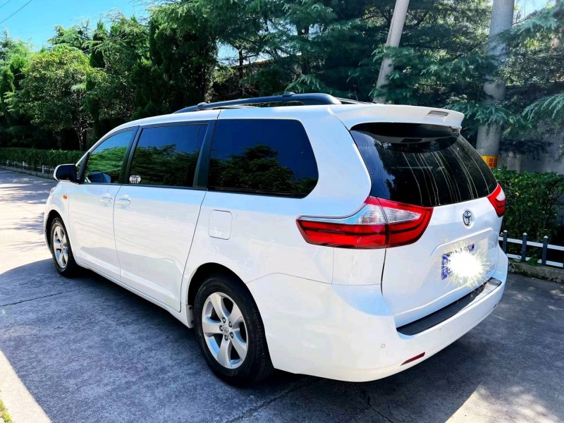 潍坊15年丰田塞纳7