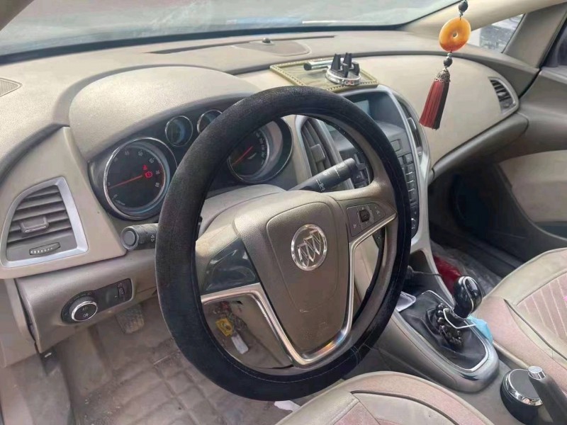 青岛14年别克英朗GT3