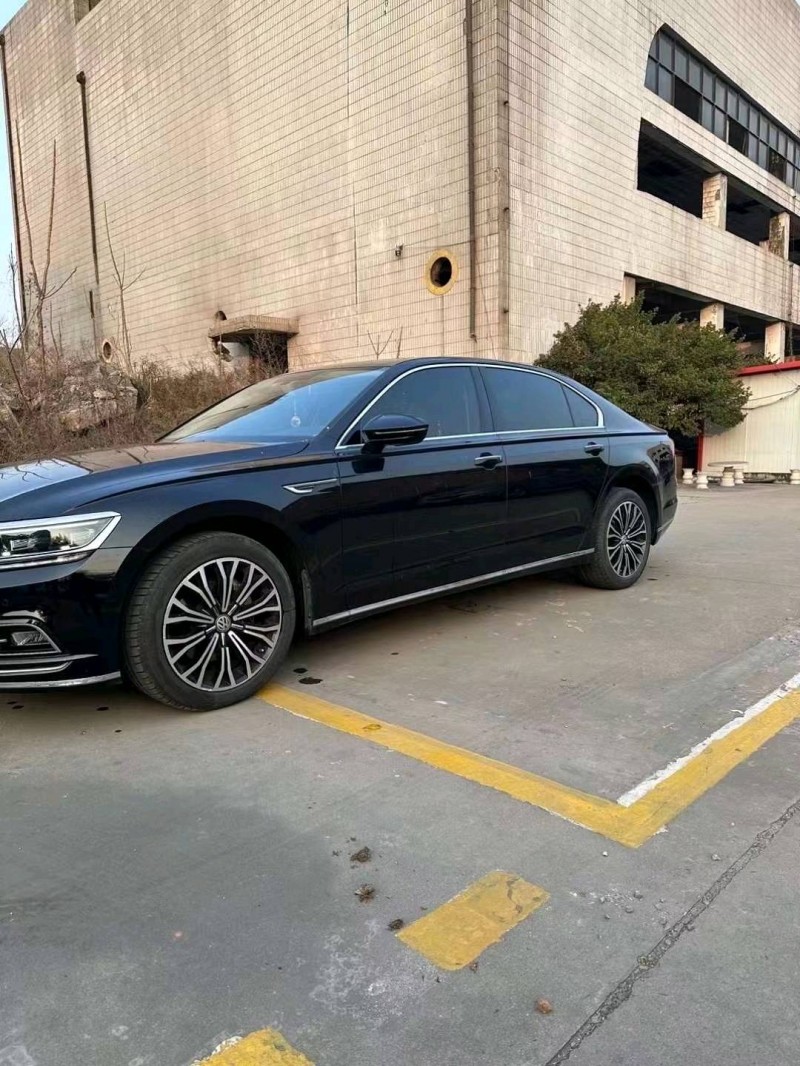 邯郸21年大众辉昂2