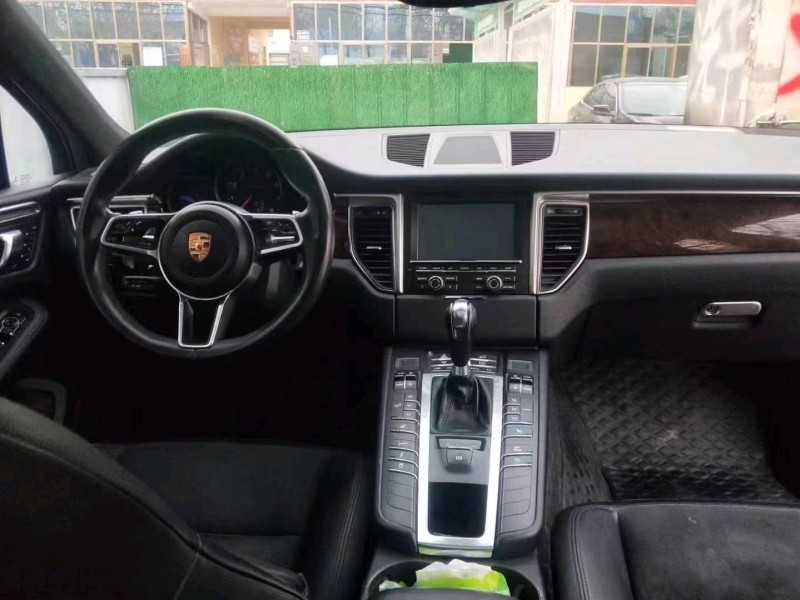 枣庄15年保时捷Macan8