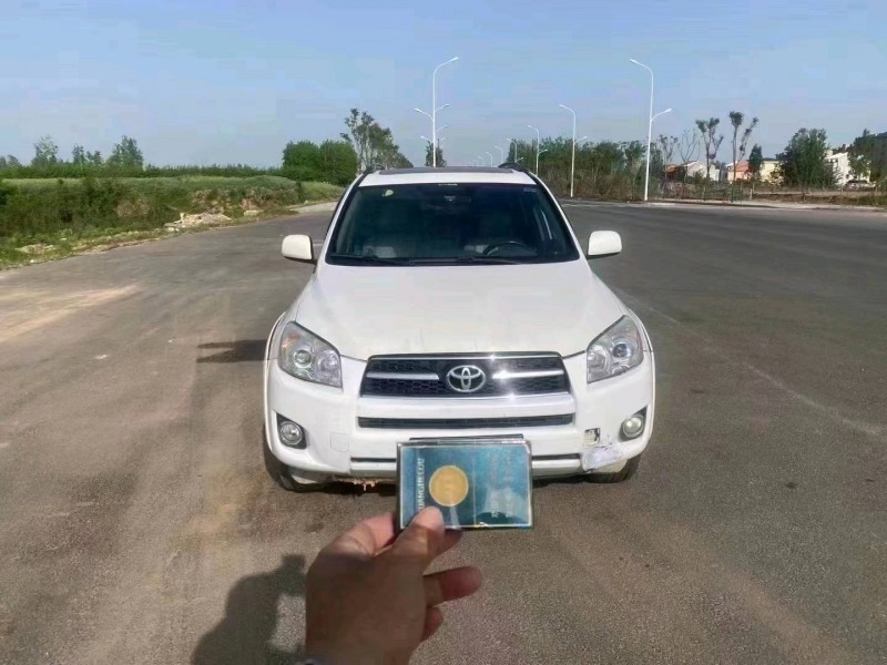 宜昌11年丰田RAV41