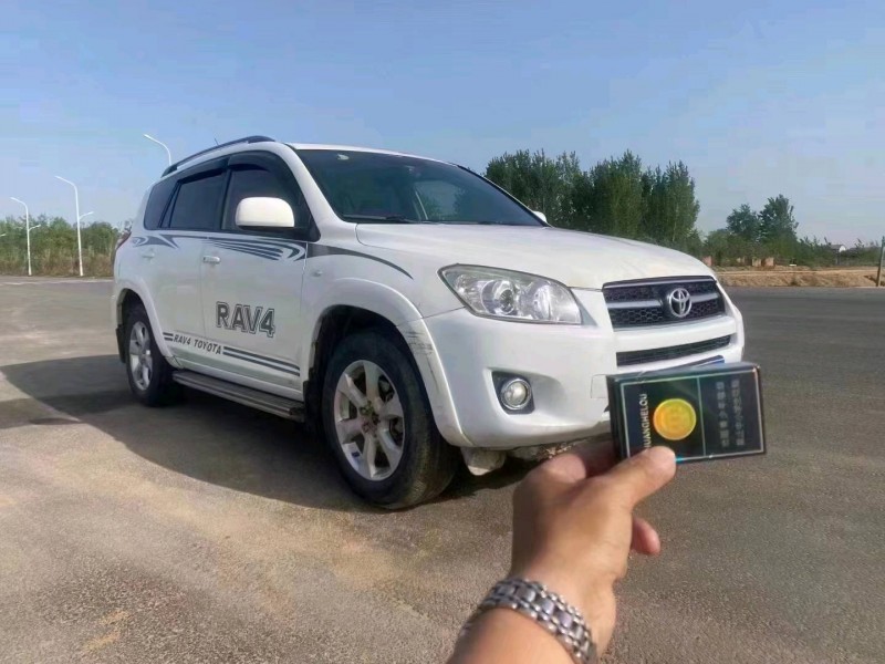 宜昌11年丰田RAV42
