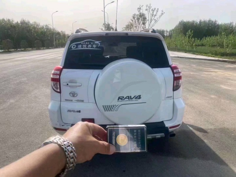 宜昌11年丰田RAV45