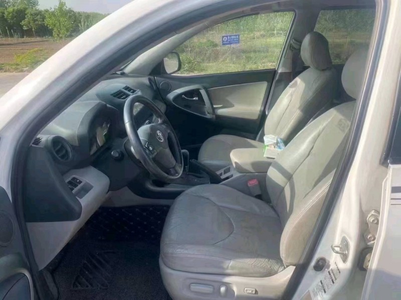 宜昌11年丰田RAV49