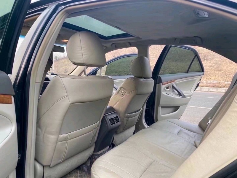 济宁10年丰田凯美瑞4