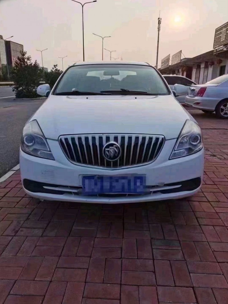 临沂16年别克凯越1