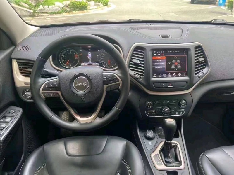 珠海16年Jeep自由光3