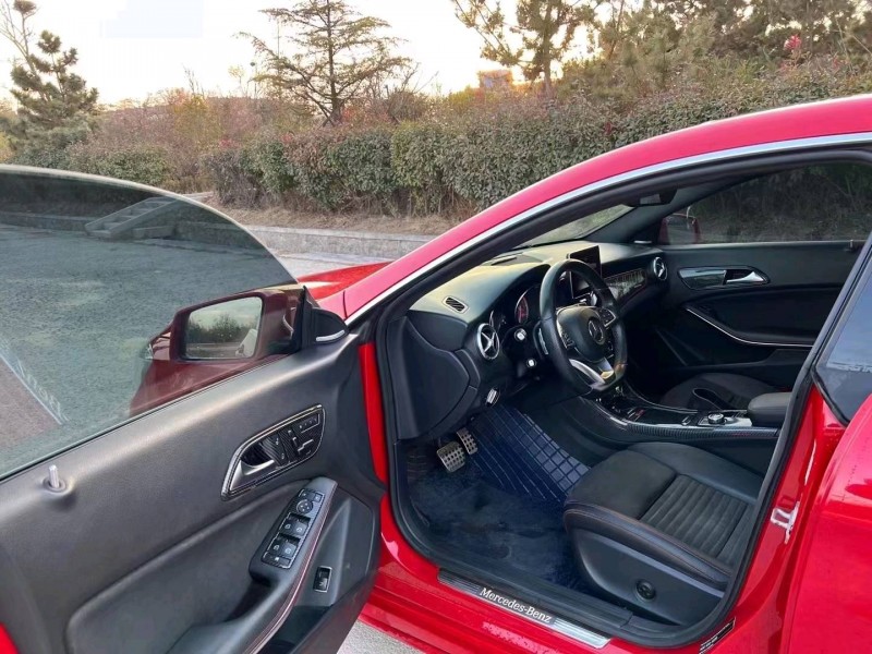 青岛16年奔驰CLA5