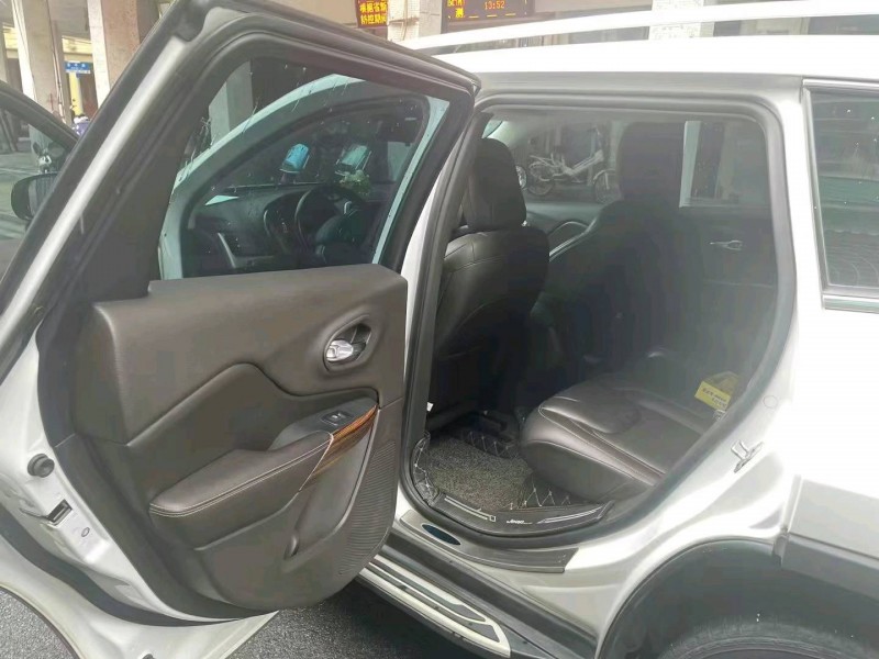 广州18年Jeep自由光5