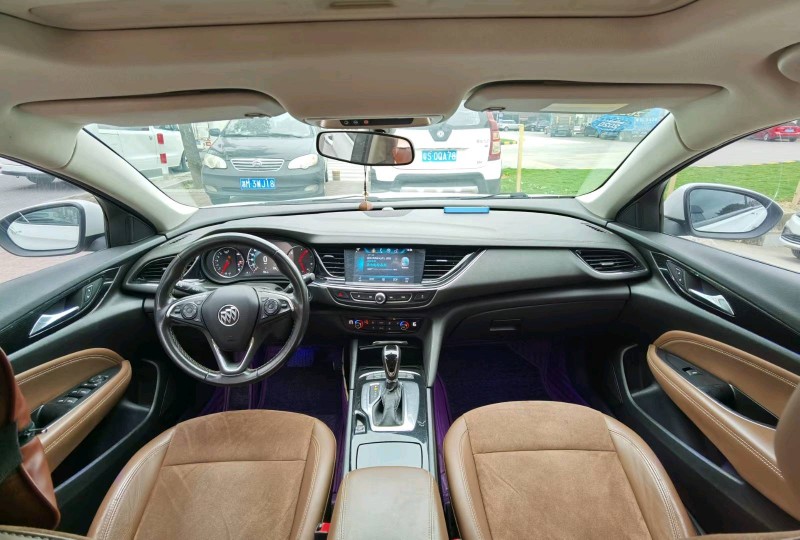 东莞18年别克君威8