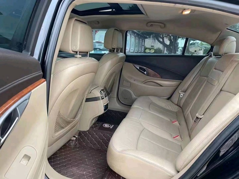 珠海11年别克君越8