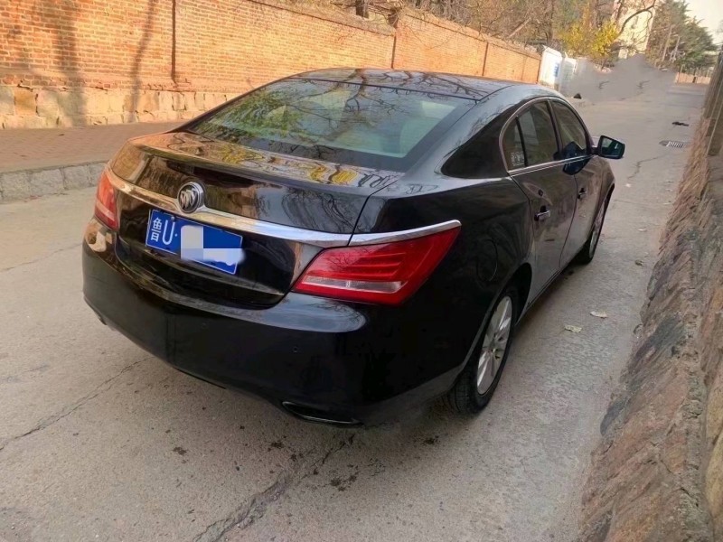 青岛15年别克君越5