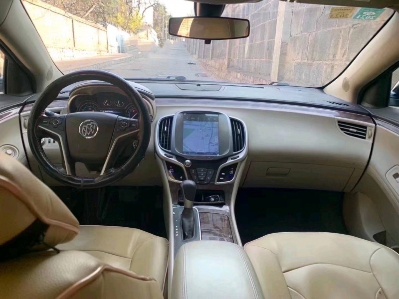 青岛15年别克君越7