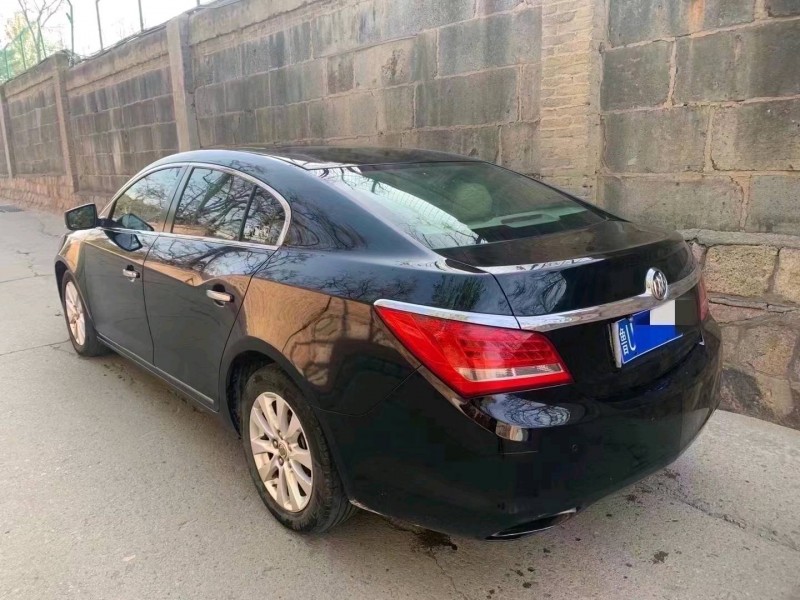 青岛15年别克君越9