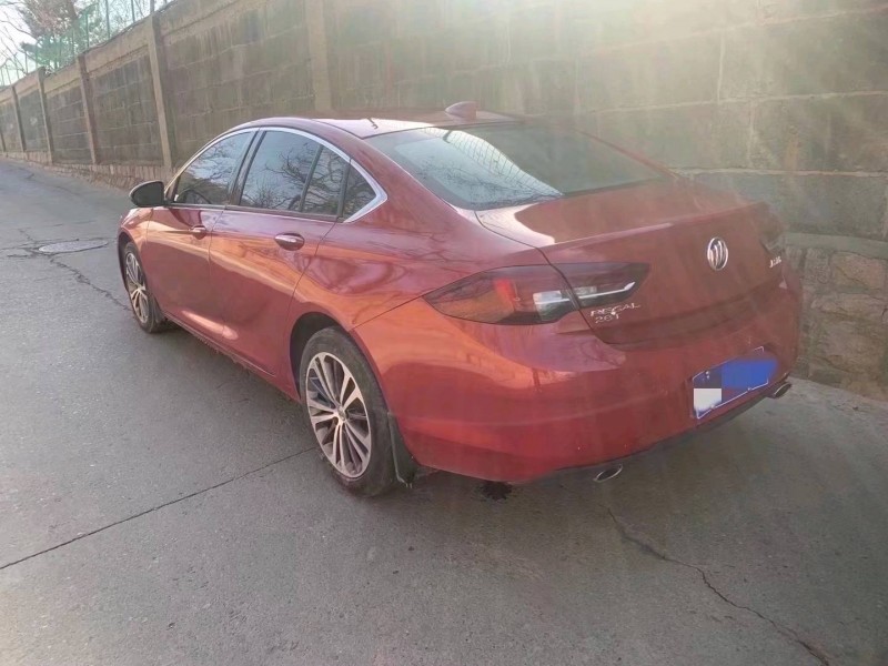 青岛18年别克君威9