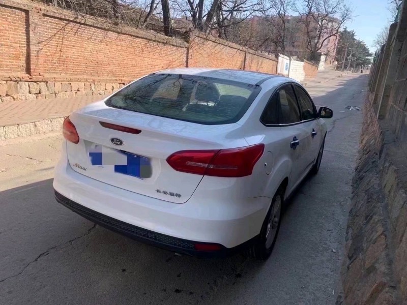 青岛17年福特福克斯4