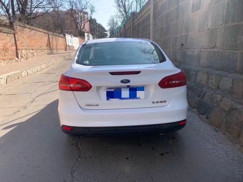 青岛17年福特福克斯5