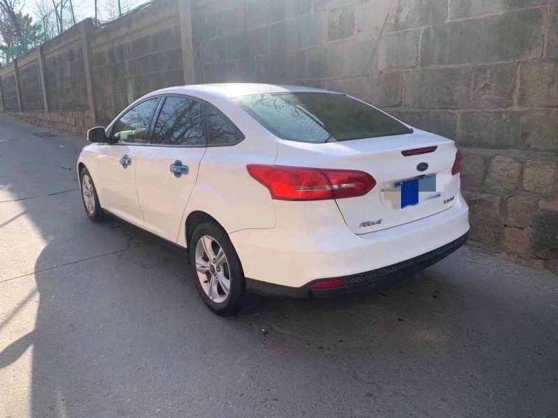 青岛17年福特福克斯6