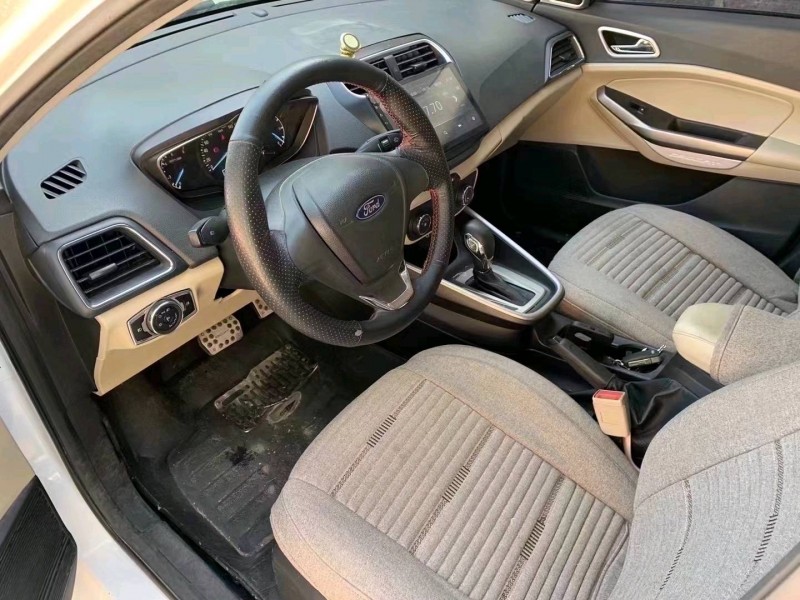 青岛16年福特福睿斯7